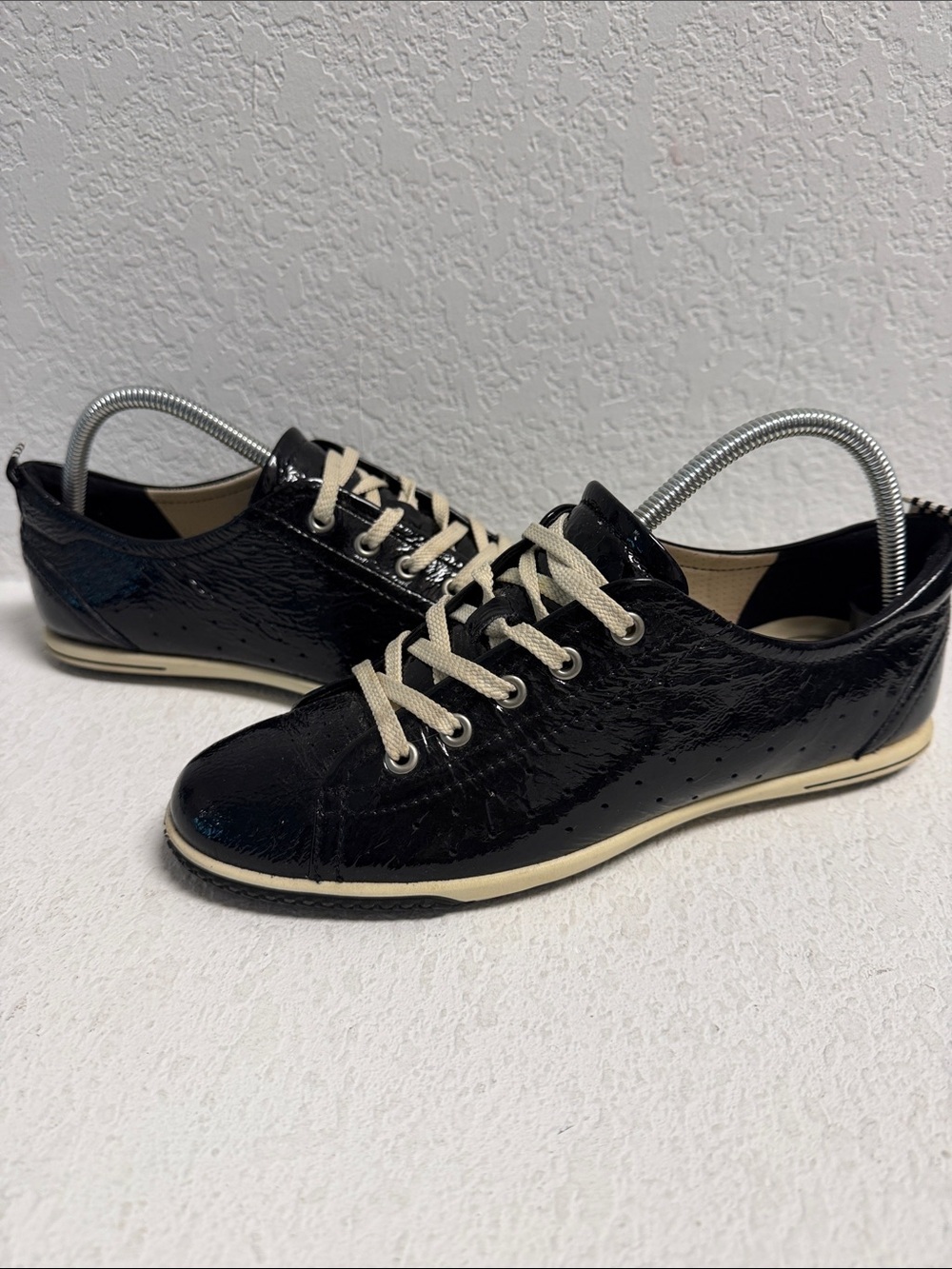 Ecco Black Patent Leather Sneakers with Cream Interior and Laces Woman’s 40